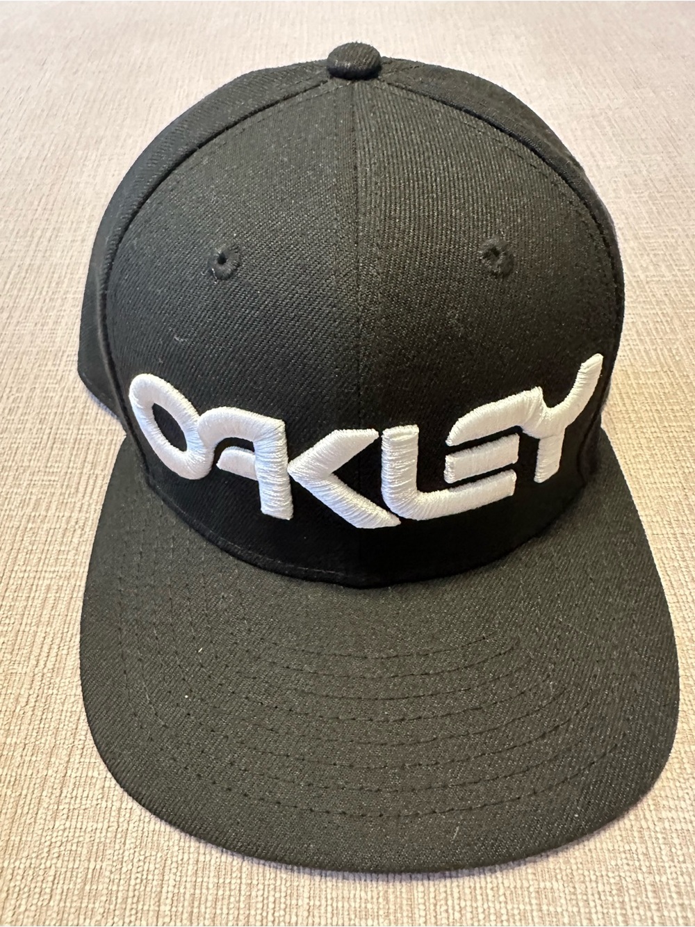 Oakley Mens Black Cap with White Embroidered Logo